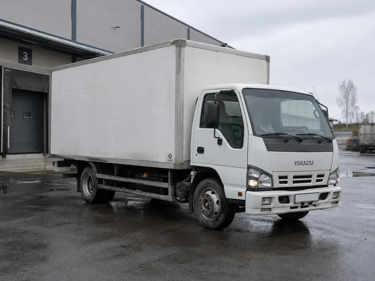 Фото перевозчика Перевозки по городу и межгороду, рефрижератор: Isuzu Грузовик 3 т · Фургон · 3 т, Барнаул